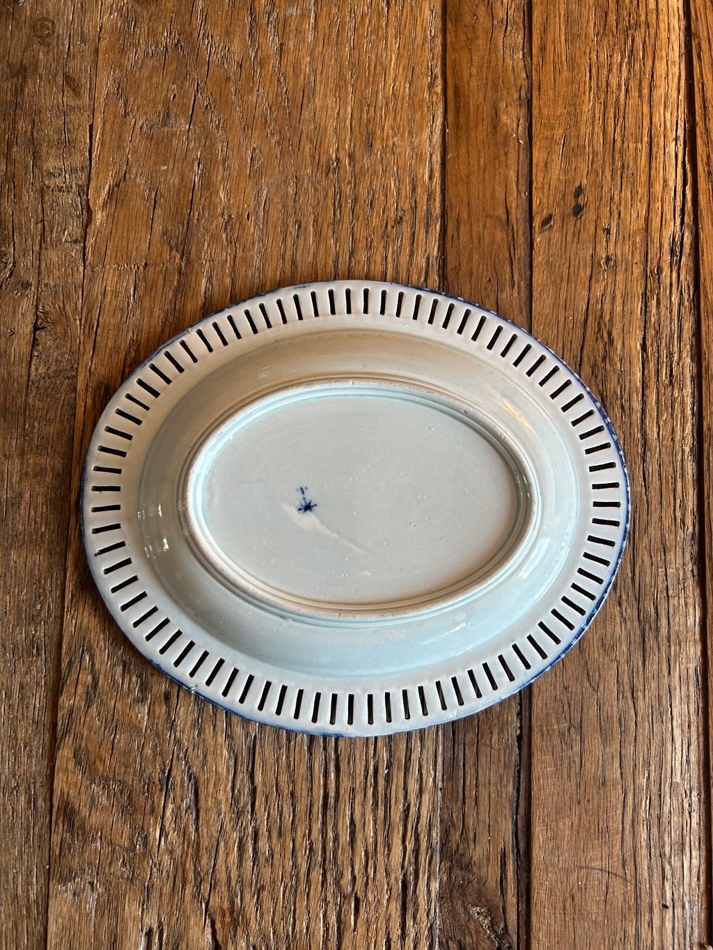 Late 18th Century Pearlware Chestnut Basket Stand – Reticulated Edge
