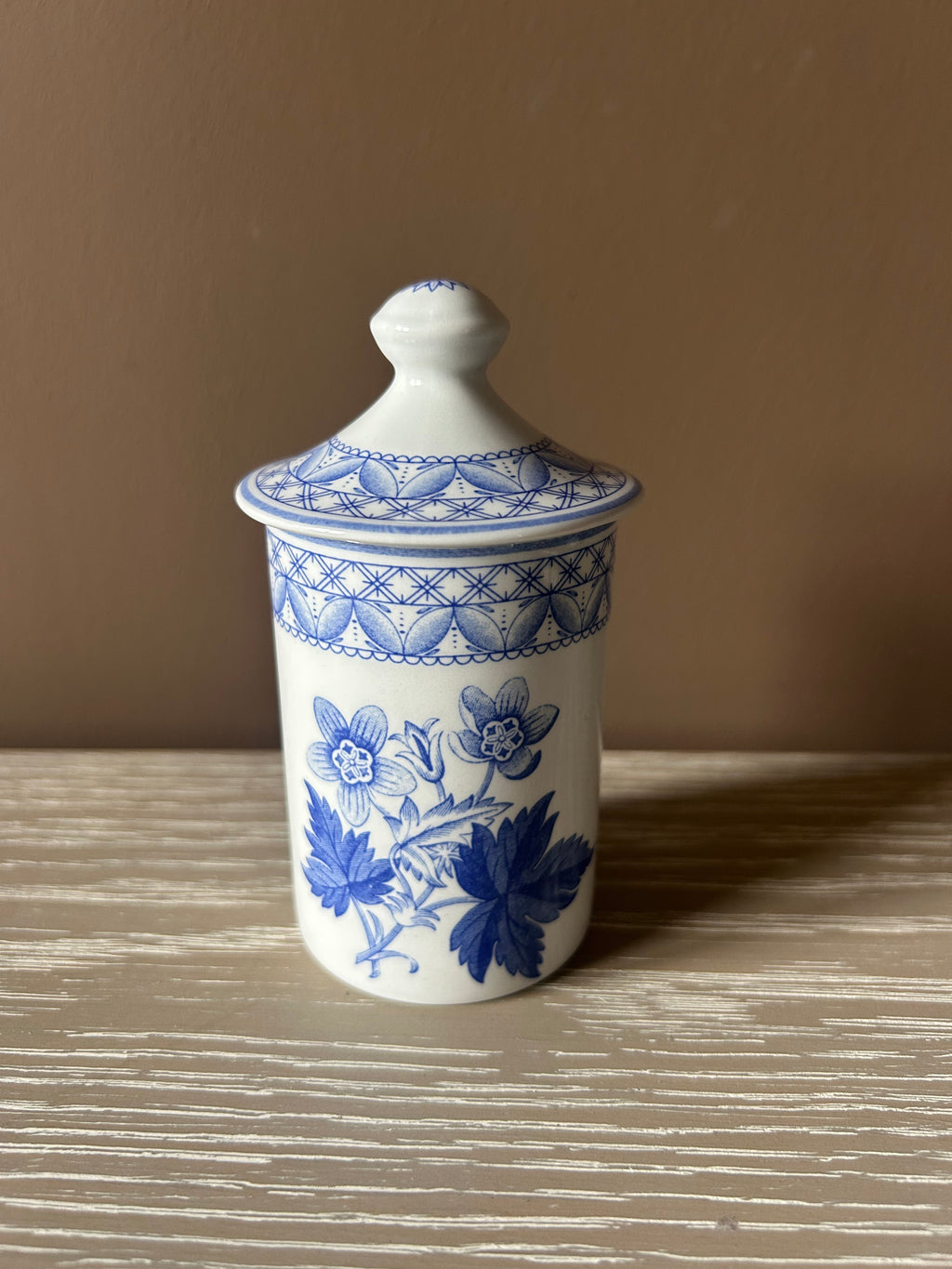 Vintage Spode Blue Room Collection "Rosemary" Lidded Spice Jar – Classic Geranium Pattern, Made in England