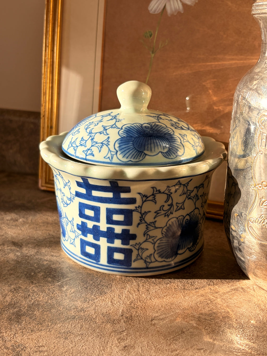 Vintage Chinese Blue & White Scalloped Lidded Sugar Bowl