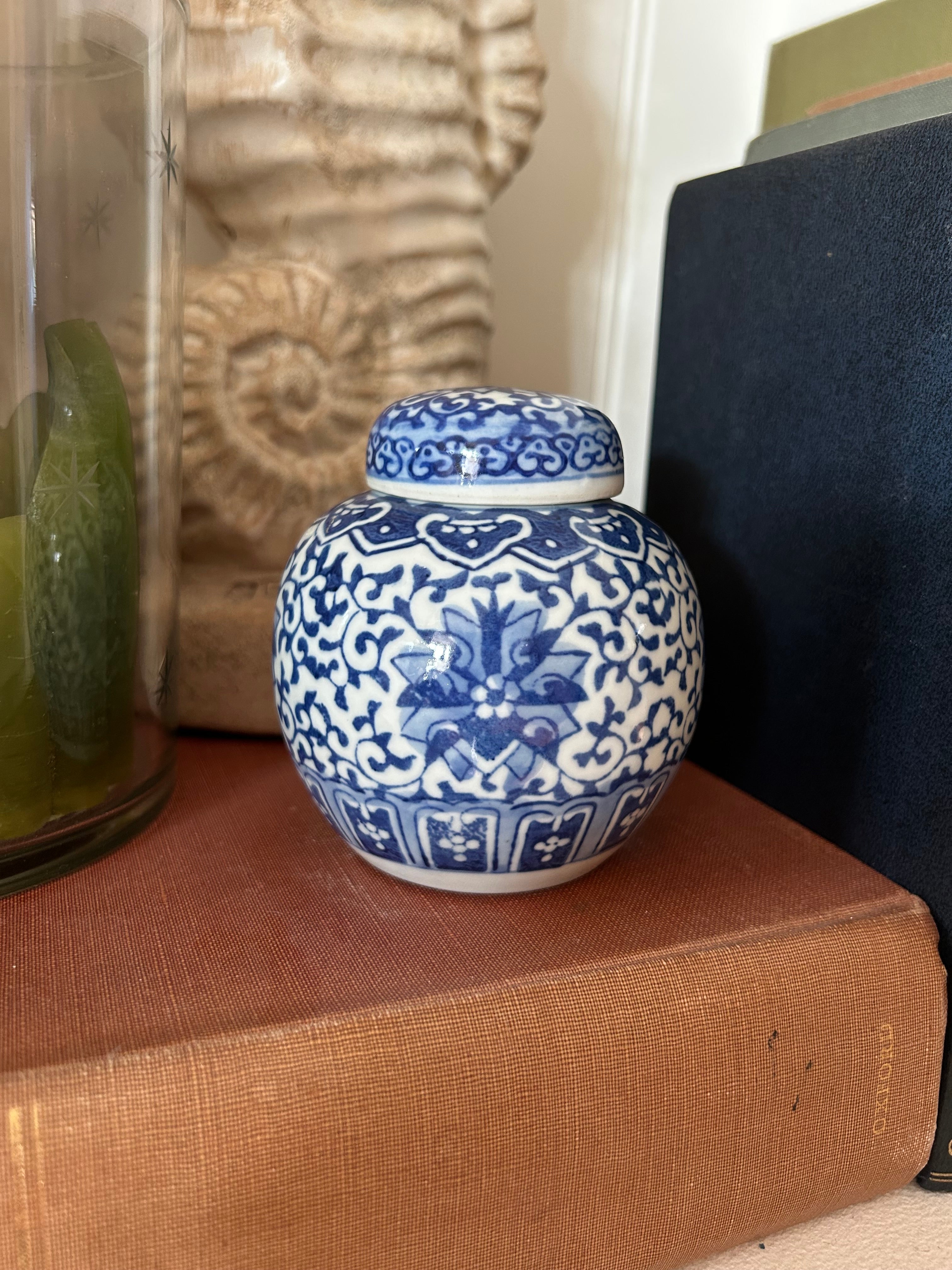 Chinese Style Small Ginger Jar