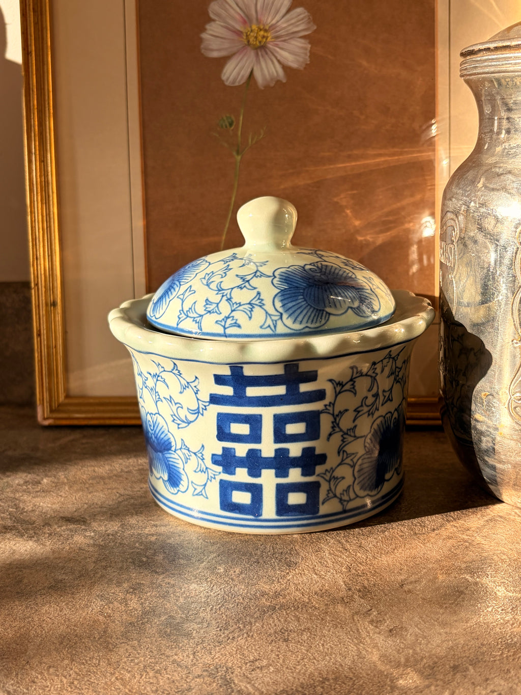 Vintage Chinese Blue & White Scalloped Lidded Sugar Bowl