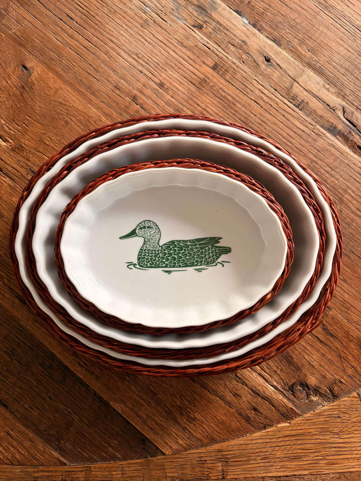 Vintage Fransk Maithe French Nesting Oval Mallard Dishes with Wicker Baskets – Set of 3
