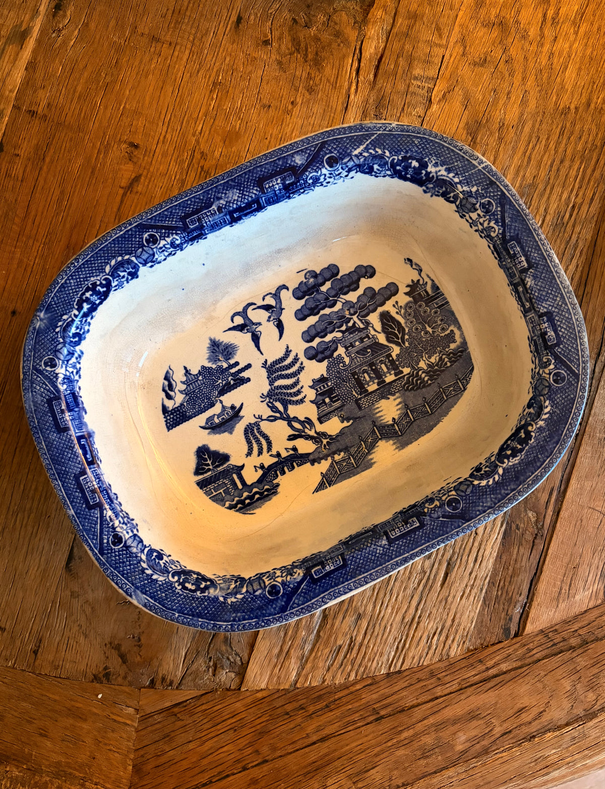 Antique Victorian Blue Willow Transferware Deep Dish / Serving Baker Bowl (c. 19th C)