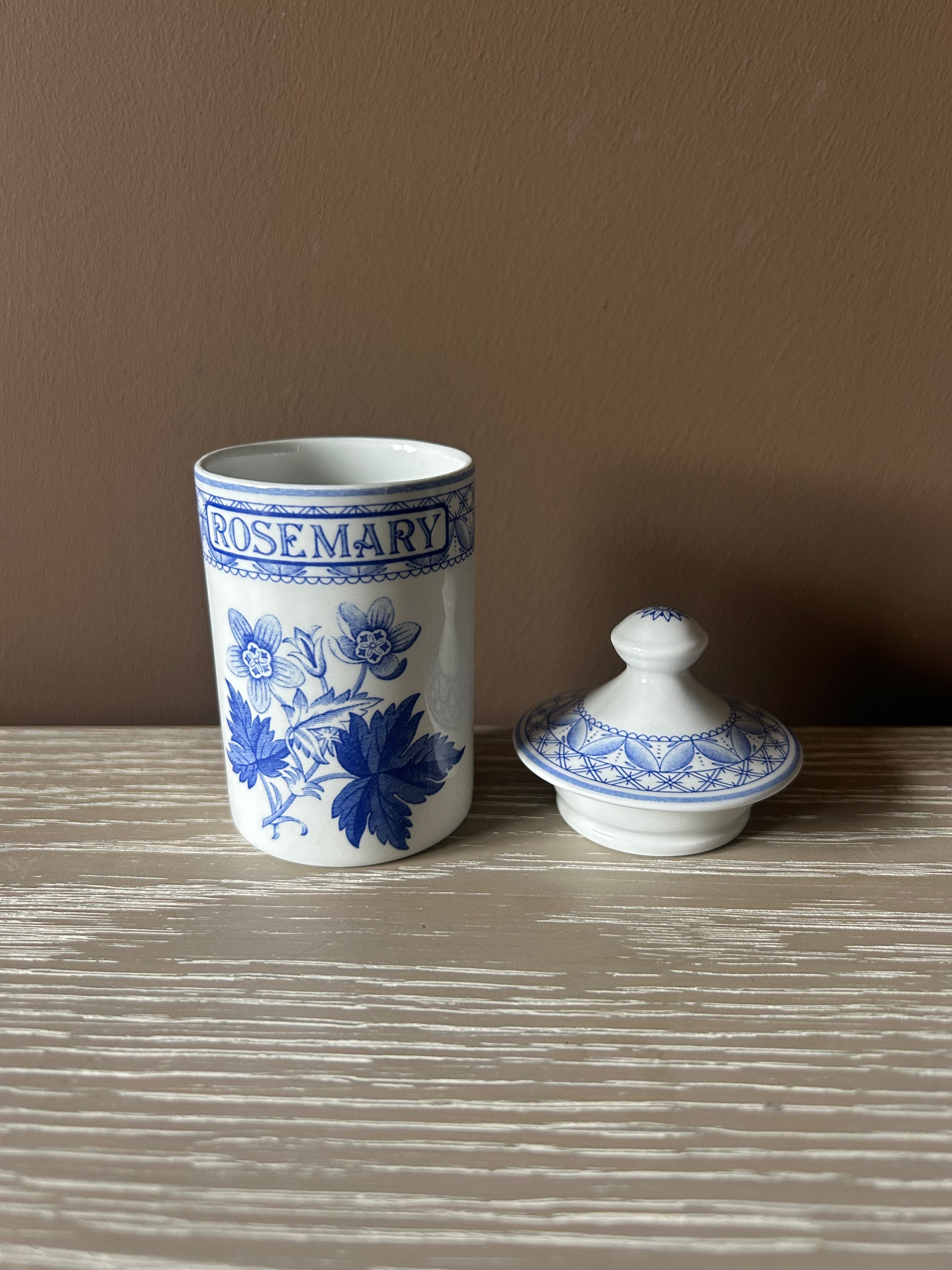 Vintage Spode Blue Room Collection "Rosemary" Lidded Spice Jar – Classic Geranium Pattern, Made in England