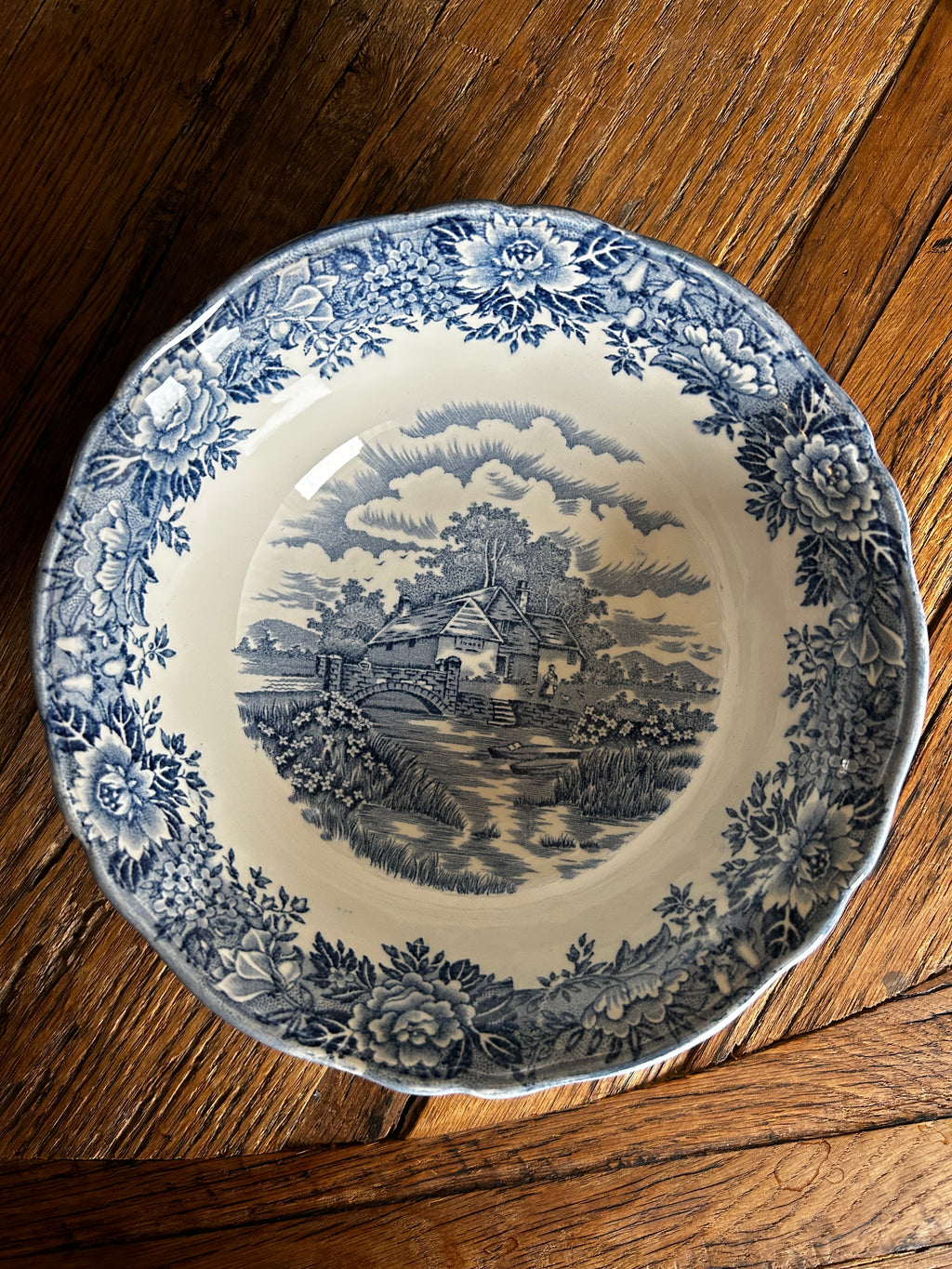 Salem English Village 1950s Serving Bowl