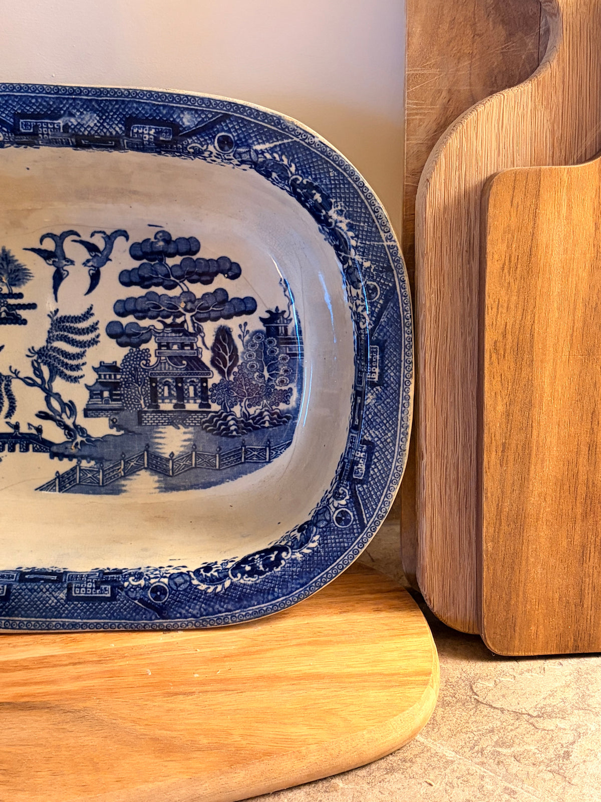 Antique Victorian Blue Willow Transferware Deep Dish / Serving Baker Bowl (c. 19th C)